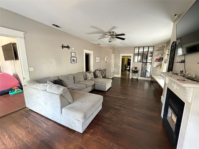 803 W Lone Star Avenue, Cleburne, TX 76033