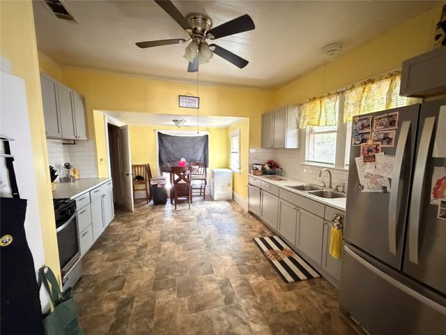803 W Lone Star Avenue, Cleburne, TX 76033