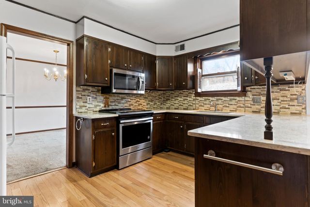 11 PINE TREE DR, New Cumberland, PA 17070