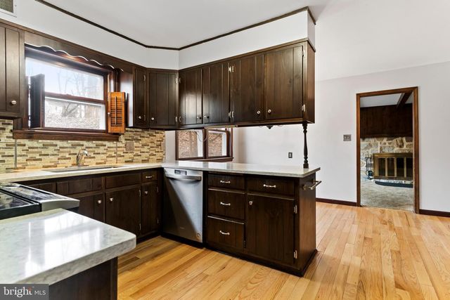 11 PINE TREE DR, New Cumberland, PA 17070