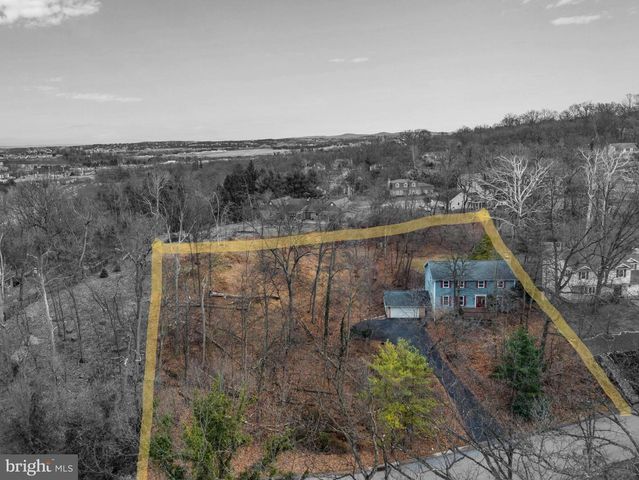 11 PINE TREE DR, New Cumberland, PA 17070