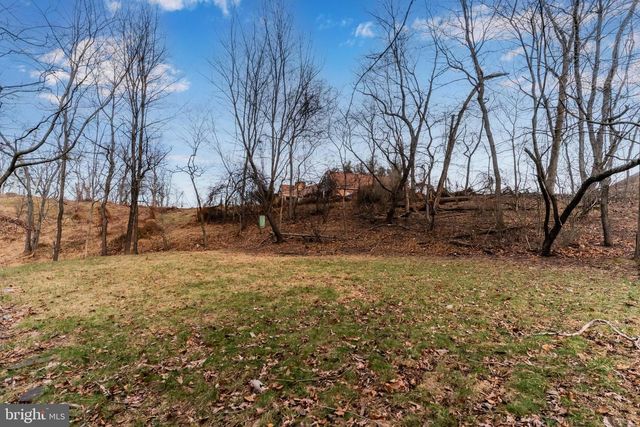 11 PINE TREE DR, New Cumberland, PA 17070