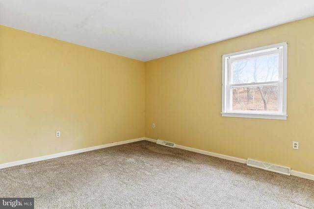 11 PINE TREE DR, New Cumberland, PA 17070