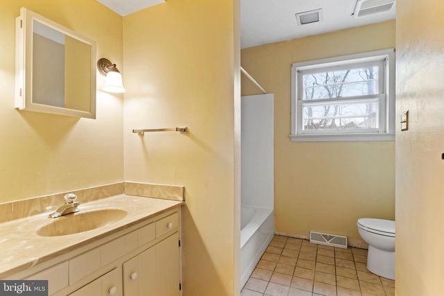 11 PINE TREE DR, New Cumberland, PA 17070