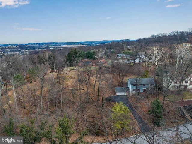 11 PINE TREE DR, New Cumberland, PA 17070