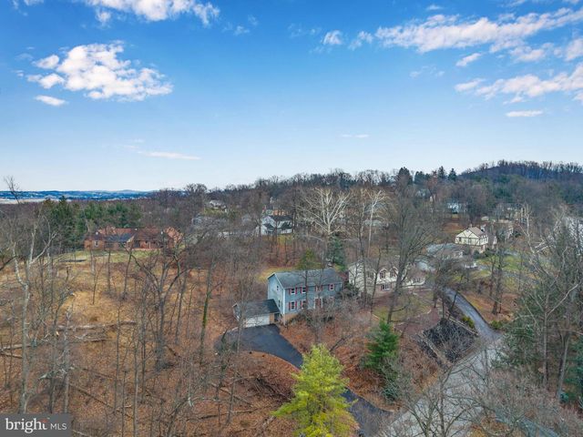 11 PINE TREE DR, New Cumberland, PA 17070