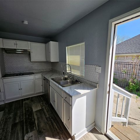 2826 Alaska Avenue, Dallas, TX 75216
