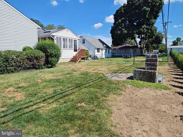 903 FAIRVIEW AVE, Bristol, PA 19007