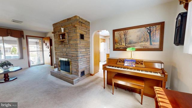 903 FAIRVIEW AVE, Bristol, PA 19007