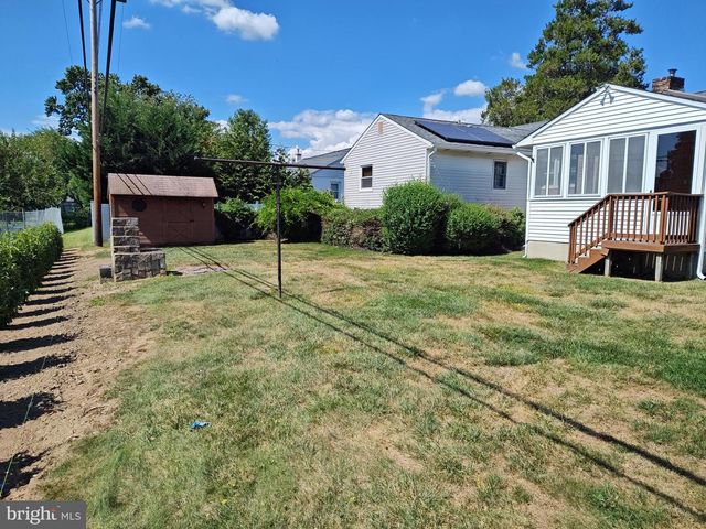 903 FAIRVIEW AVE, Bristol, PA 19007