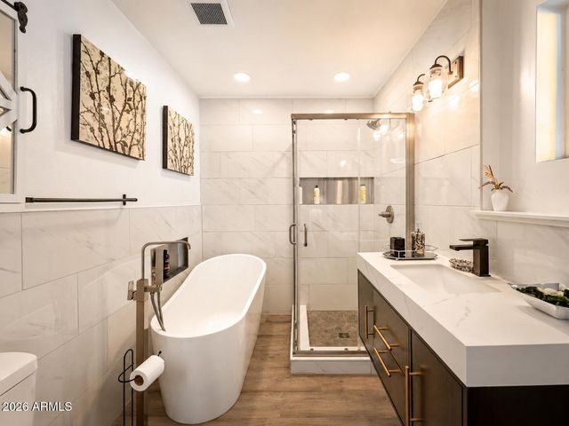 316 E EL CAMINO Drive, Phoenix, AZ 85020