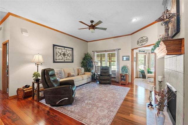 932 Redwood Circle, Liberty, MO 64068