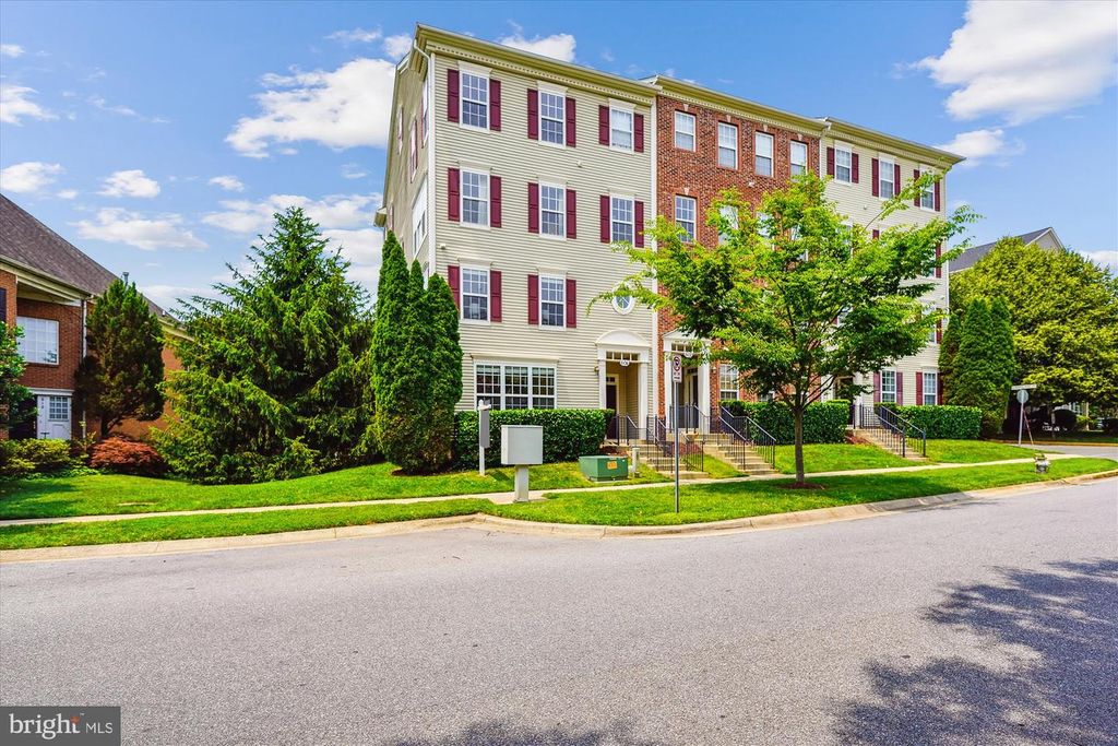 Image 1 of property listing at 604 HIGHLAND RIDGE AVE #100, Gaithersburg, MD 20878