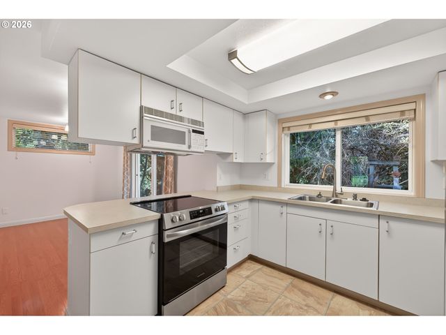 1335 Sw RUSS Ln, Mc Minnville, OR 97128