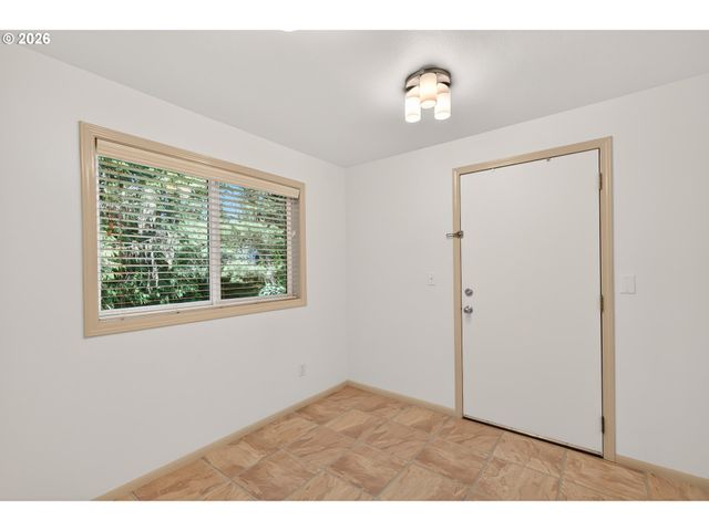 1335 Sw RUSS Ln, Mc Minnville, OR 97128