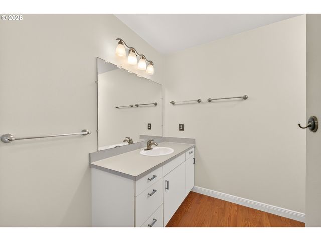 1335 Sw RUSS Ln, Mc Minnville, OR 97128