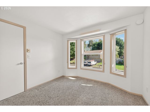 1335 Sw RUSS Ln, Mc Minnville, OR 97128