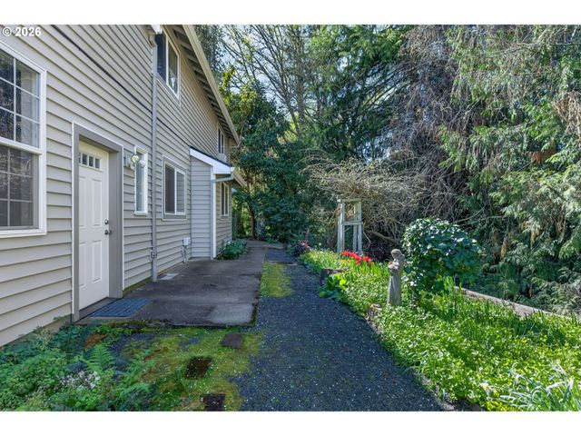 1335 Sw RUSS Ln, Mc Minnville, OR 97128
