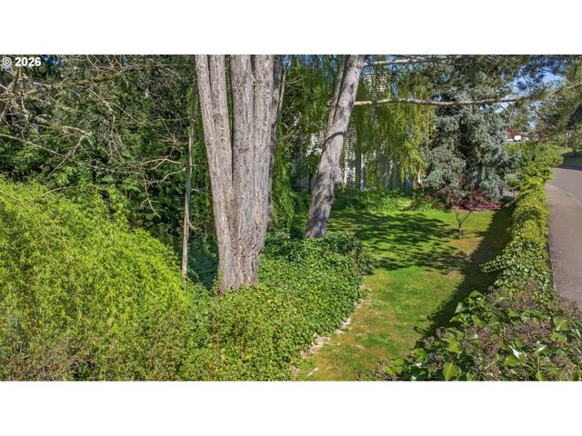 1335 Sw RUSS Ln, Mc Minnville, OR 97128