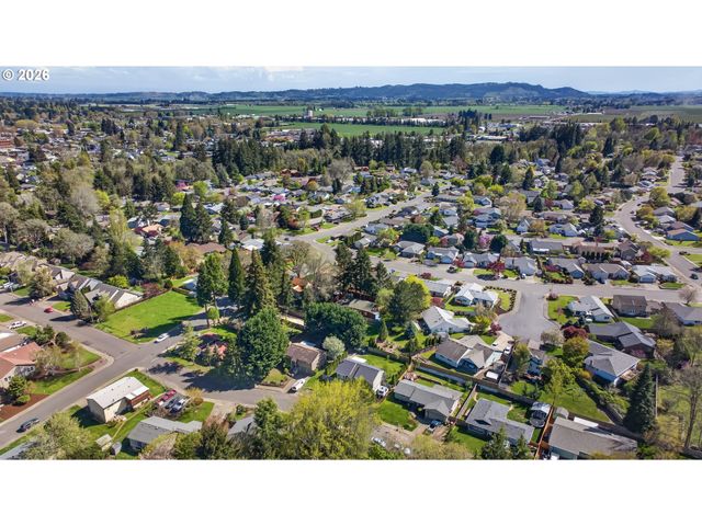 1335 Sw RUSS Ln, Mc Minnville, OR 97128