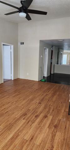 6500 Sands Point Drive 518, Houston, TX 77074