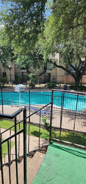 6500 Sands Point Drive 518, Houston, TX 77074