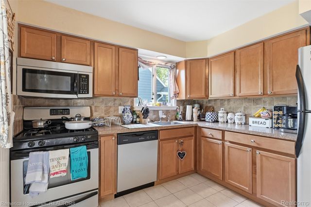 260 Burroughs Street, Plymouth, MI 48170