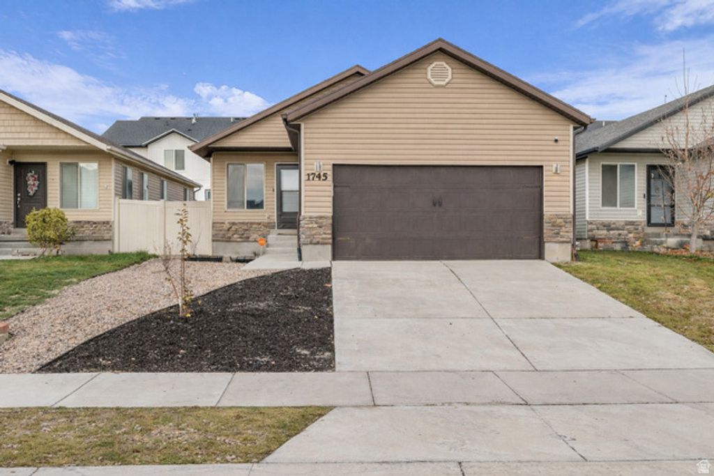 1745 E TUMWATER LN, Eagle Mountain, UT 84005