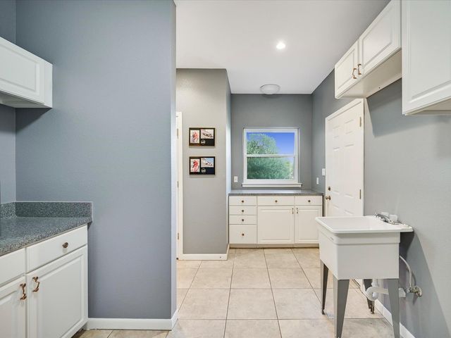 312 Paleface Point DR, Spicewood, TX 78669