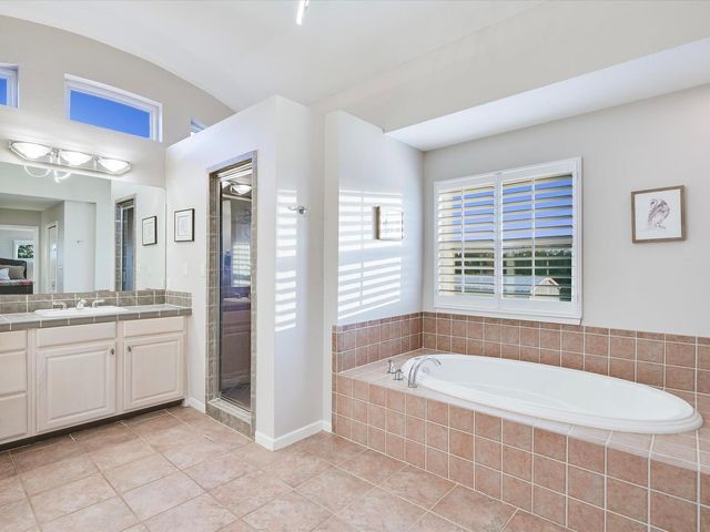 312 Paleface Point DR, Spicewood, TX 78669