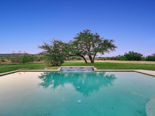 312 Paleface Point DR, Spicewood, TX 78669