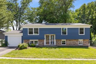 3005 Scenicwood Lane, Woodridge, IL 60517