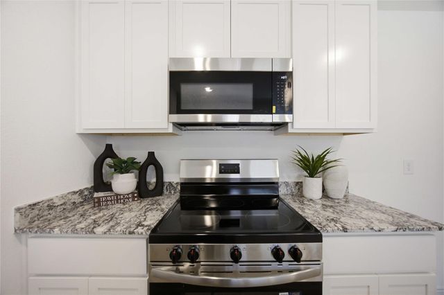 6031 Pineapple Street, Houston, TX 77048
