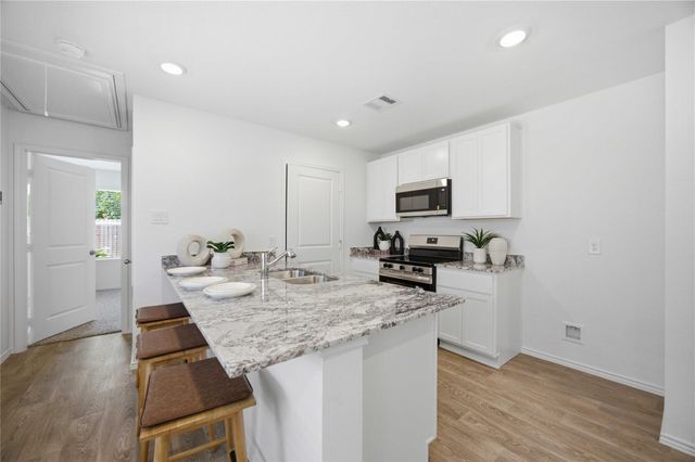 6031 Pineapple Street, Houston, TX 77048