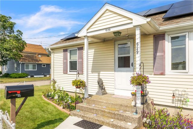 629 York Avenue, Pawtucket, RI 02861
