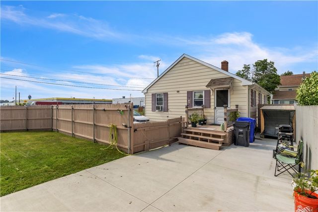 629 York Avenue, Pawtucket, RI 02861