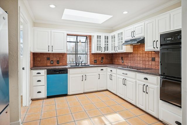 2201 Kirby Drive, Plano, TX 75075