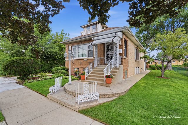 3944 W Greenleaf Avenue, Lincolnwood, IL 60712
