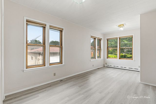 3944 W Greenleaf Avenue, Lincolnwood, IL 60712