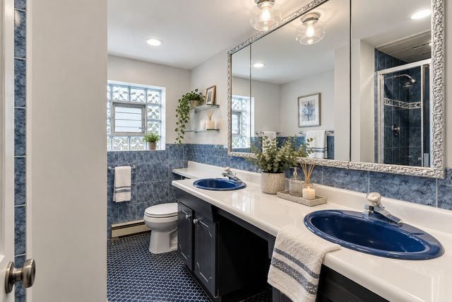 3944 W Greenleaf Avenue, Lincolnwood, IL 60712