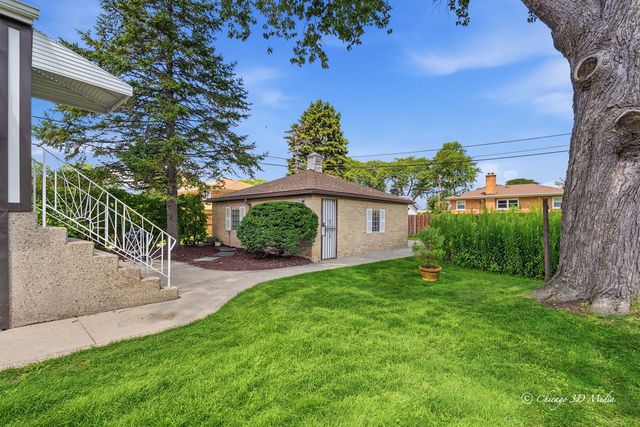 3944 W Greenleaf Avenue, Lincolnwood, IL 60712