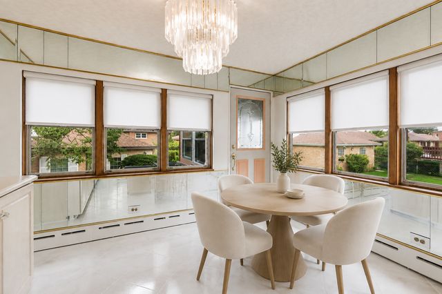 3944 W Greenleaf Avenue, Lincolnwood, IL 60712