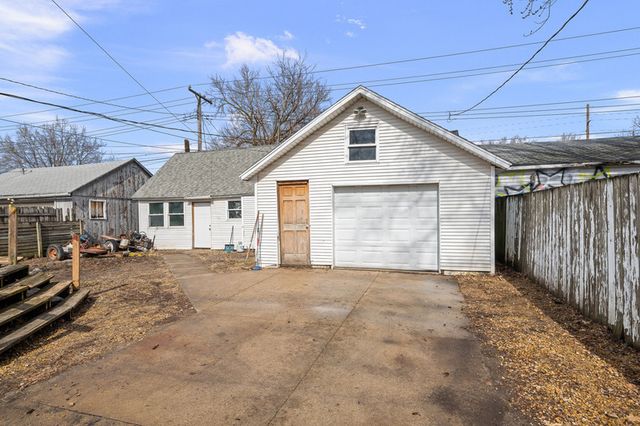 318 2nd Avenue S, Clinton, IA 52732