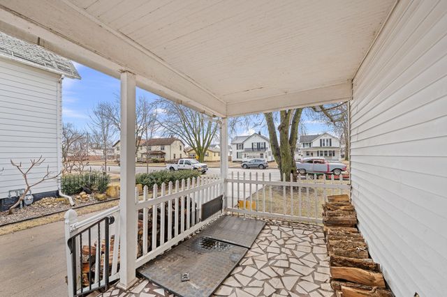 318 2nd Avenue S, Clinton, IA 52732