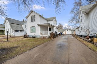 318 2nd Avenue S, Clinton, IA 52732