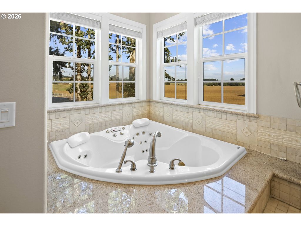 Image 21 of property listing at 9850 Nw HOMESTEAD Ln, Carlton, OR 97111