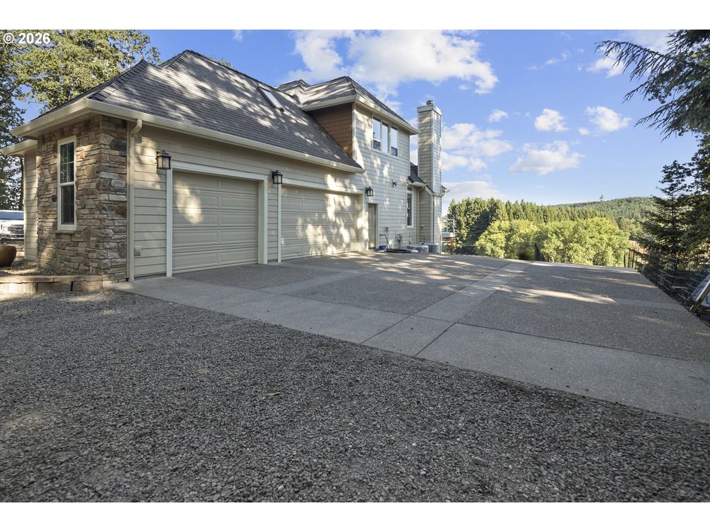 Image 3 of property listing at 9850 Nw HOMESTEAD Ln, Carlton, OR 97111