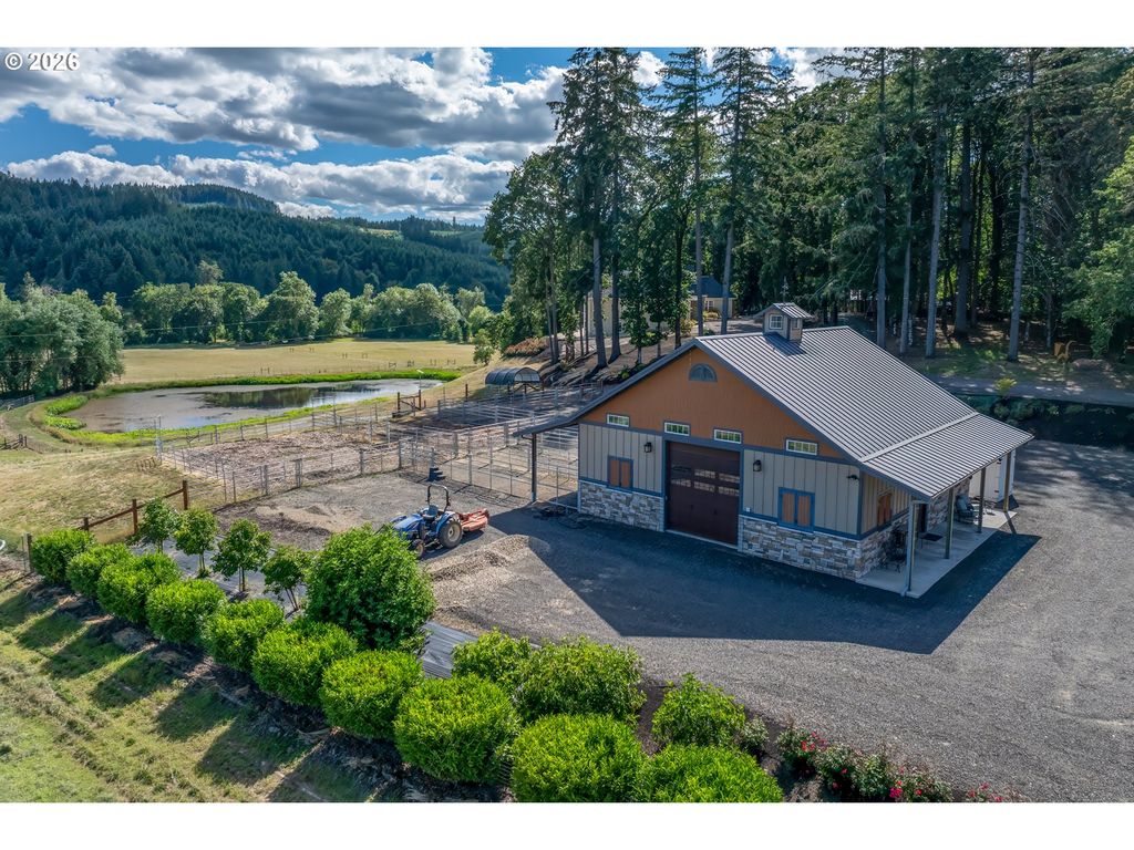 Image 36 of property listing at 9850 Nw HOMESTEAD Ln, Carlton, OR 97111