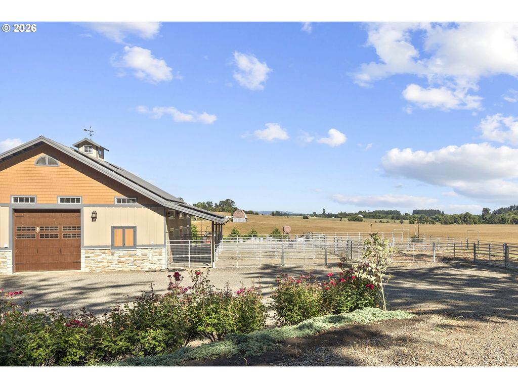 Image 38 of property listing at 9850 Nw HOMESTEAD Ln, Carlton, OR 97111