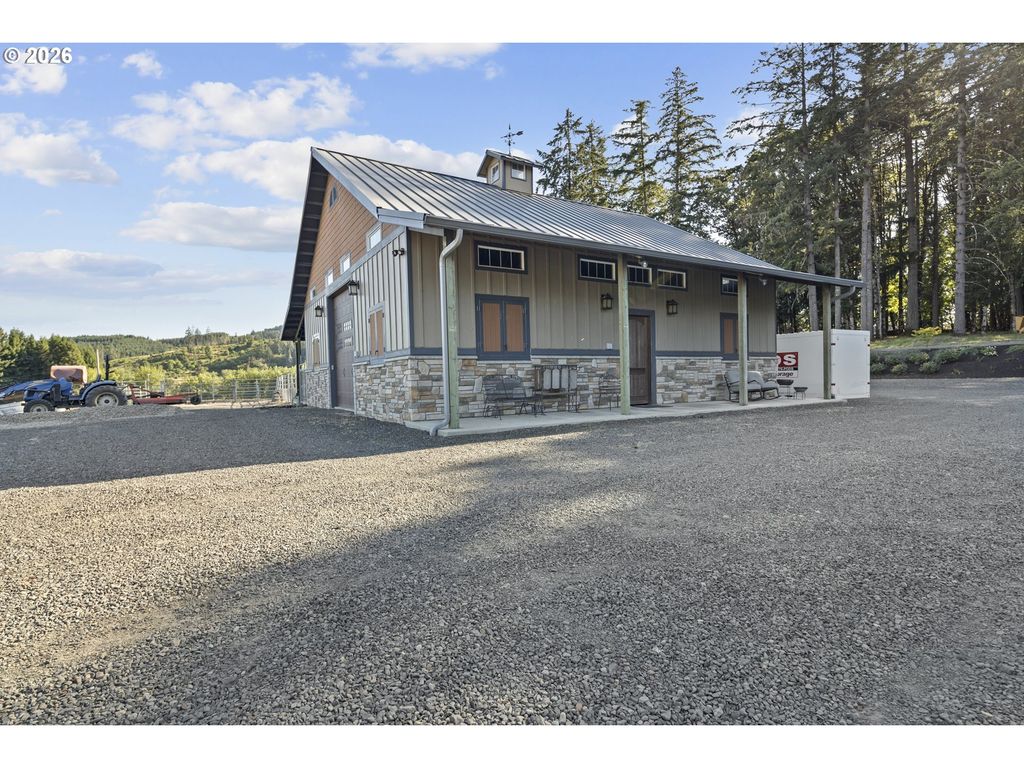 Image 40 of property listing at 9850 Nw HOMESTEAD Ln, Carlton, OR 97111